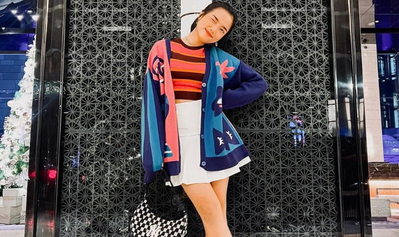 Cekricek.id - Baru-baru ini Fuji kembali memukau banyak orang dengan penampilanya yang cantik dan kekinian. Sedikit berbeda dari image tomboy yang dimilikinya, kekasih Thariq Halilintar itu memakai outfit ala cewek kue yang feminin.