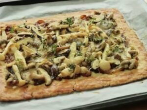 Cekricek.id - Resep pizza jamur krispi merupakan sajian rekomendasi untuk anak-anak yang susah jika disuruh makan. Rasanya yang lezat serta tekstur yang krispi akan sangat disukai di lidah anak kecil.
