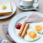 Cekricek.id - Sarapan adalah salah satu rutinitas yang tidak boleh dilewatkan sebelum menjalankan aktifitas harian. Bahkan baru-baru ini, sebuah studi menekankan betapa pentingnya menjaga kebiasaan tersebut.