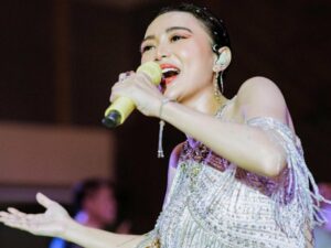 Cekricek.id – Wika Salim dihujat oleh netizen sebagai penyanyi dangdut yang tidak berbakat dan terkenal karena bermodalkan kecantikan dan bodi seksi saja. Mendengar kata-kata itu, tentu perempuan berusia 30 tahun itu bukannya marah tapi memberikan balasan yang terkesan santai.