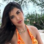 Cekricek.id – Millen Cyrus kembali menuai sorotan karena penampilannya yang terlihat sedikit berbeda dari biasanya. Jika dilihat dari gaya berpakaian memang tak ada yang salah, namun jika rona wajahnya yang cantik dinilai netizen terlihat lebih tua.