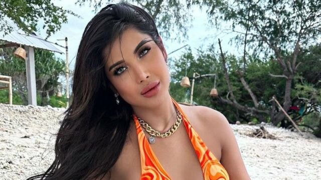 Cekricek.id – Millen Cyrus kembali menuai sorotan karena penampilannya yang terlihat sedikit berbeda dari biasanya. Jika dilihat dari gaya berpakaian memang tak ada yang salah, namun jika rona wajahnya yang cantik dinilai netizen terlihat lebih tua.