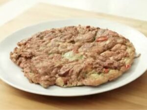 Cekricek.id - Resep telur dadar terong adalah sajian khas rumahan yang ekonomis namun bercita rasa lezat. Bahan dan bumbu yang diperlukan sangat sederhana dan ramah di kantong, sehingga para ibu bisa hemat berkali-lipat dalam menyajikan santap harian.