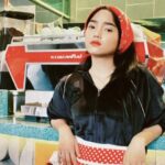Cekricek.id – Fuji memang sudah memulai debut sebagai aktris lewat sebuah film layar lebar yang dibintangi olehnya beberapa waktu lalu. Meski film tersebut menuai banyak kritikan dari segi serita, pengambilan gambar, editing dan akting, namun satu hal yang diingat dari hadirnya adik ipar mendiang Vanessa Angel itu.