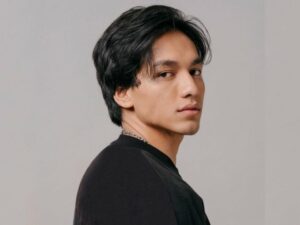 Cekricek.id – Sebagai aktor muda, Jefri Nichol sudah banyak berkontribusi lewat perannya di banyak judul film layar lebar. Sepanjang tahun 2022 ini, aktor berparas tampan itu cukup laris hingga membintangi beberapa judul hanya dalam waktu satu tahun terakhir. Tentu hal itu merupakan prestasi membanggakan baginya dan juga para penggemar yang mendukung.