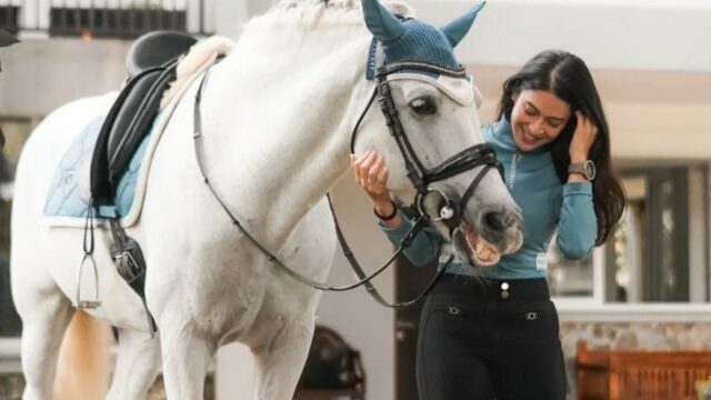 Cekricek.id – Dian Sastro merupakan salah satu aktris tanah air yang dikenal dengan paras cantik dan penampilan awet mudanya. Namanya yang melambung saat membintangi film remaja populer “Ada Apa dengan Cinta?” itu sukses membuatnya tetap diingat oleh masyarakat luas.