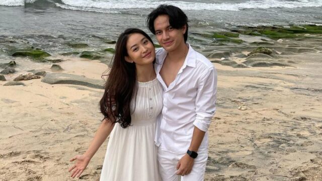 Cekricek.id – Farhan Rasyid adalah aktor muda berparas tampan yang akan beradu akting dengan Natasha Wilona di sinetron terbaru yang berjudul “Aura”. Pria yang memulai debut aktingnya pada tahun 2019 itu sudah pernah bermain beran di sejumlah FTV, sinetron, web series, hingga film layar lebar.