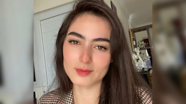 Cekricek.id – Marissa Christina adalah aktris lawas yang pernah dijuluki sebagai ratu sinetron pada masanya. Namanya tenar di masa kariernya membintangi banyak sinetron tahun 2000-an. Kini, pemeran peri Lala di sinetron berjudul “Pandu” itu terlihat semakin cantik dan awet muda di usianya yang ke-38 tahun itu.