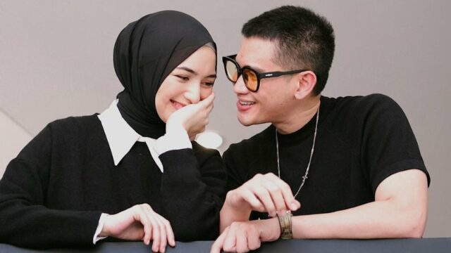 Cekricek.id – Aktor tampan Rezky Aditya dituding sebagai pelaku video syur oleh warganet. Hal itu tak lain karena video asusila yang baru-baru ini beredar memperlihatkan sosok pria dengan wajah yang mirip dengan aktor yang pernah bermain sinetron bersama Nikita Willy itu.