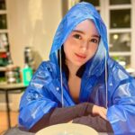 Cekricek.id – Wika Salim tampil berbeda dengan gayanya yang sangat tak biasa ketika makan di sebuah restoran mahal. Jika biasanya orang-orang akan menyantap hidangan dengan pakaian normal seperti baju yang dipasangkan dengan celana atau rok, maka dia melakukan hal yang sedikit berbeda.