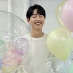 Cekricek.id – Song Joong Ki baru-baru ini, mengonfirmasi hubungan asmaranya dengan seorang wanita Inggris. Hal itu disampaikan melalui HighZium Studio milik agensi yang menaunginya. Keduanya, telah berkenalan melalui seorang seorang teman pada tahun lalu, dan wanita yang beruntung menjadi kekasihnya ini berasal dari kalangan non selebriti.
