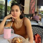 Cekricek.id – Kecantikan alami yang dimiliki aktris Pevita Pearce memang sudah diakui oleh banyak penggemarnya. Penilaian itu bahkan tetap berlaku meski pemeran Sri Asih itu memamerkan wajah bangun tidur atau tanpa make up pada sejumlah unggahan di akun media sosialnya.