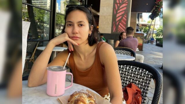 Cekricek.id – Kecantikan alami yang dimiliki aktris Pevita Pearce memang sudah diakui oleh banyak penggemarnya. Penilaian itu bahkan tetap berlaku meski pemeran Sri Asih itu memamerkan wajah bangun tidur atau tanpa make up pada sejumlah unggahan di akun media sosialnya.