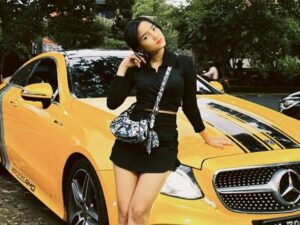Cekricek.id – Fuji tampil cantik dan elegan lewat foto terbaru yang diunggahnya melalui salah satu lama media sosial pribadinya. YouTuber yang tak lain merupakan adik ipar mendiang Vanessa Angel itu pun menuai banyak pujian dari para penggemarnya di kolom komentar.