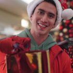 Verrel Bramasta tuai komentar pedas warganet di laman Instagram pribadinya usai mengunggah ucapan selamat hari Natal kepada para followers.