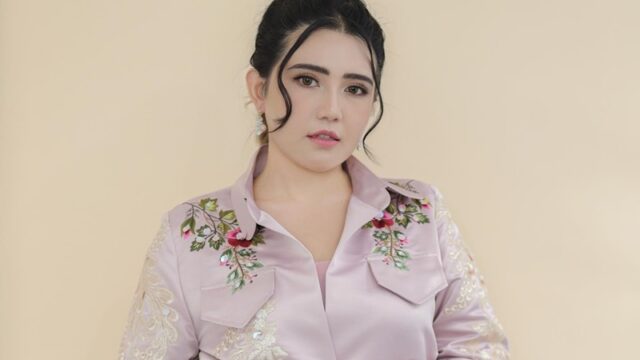 Via Vallen buka suara soal keluarganya yang kebiasaan bergantung padanya meski Via kini sudah memiliki suami, ia pun memberi klarifikasi di akun pribadinya.