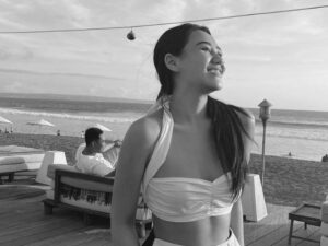 Cekricek.id - Penampilan Aaliyah Massaid dipuji begitu cool oleh netizen. Padahal saat itu berdirinya hanya mengenakan sebuah crop top pendek