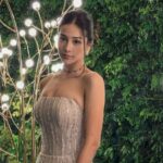 Cekricek.id - Penampilan Anya Geraldine saat menghadiri acara pernikahan Chelsea Islan menarik perhatian banyak netizen, melebihi pengantin