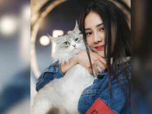 Cekricek.id - Anya Geraldine puji oleh banyak netizen karena begitu lucu paras cantiknya yang dianggap mirip orang Jepang, lucu mirip kucing