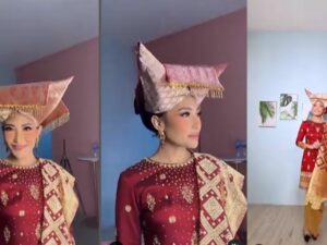 Cekricek.id - Dari segi penampilan kali ini Ayu Dewi begitu dipuji oleh banyak netizen. terutama ketika dirinya mengenakan pakaian Minang