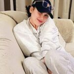 Cekricek.id - Ayu Ting Ting sampai memajang 2 sosok foto pria tampan sebagai softcase ponsel miliknya, siapakah sosok pria tersebut?
