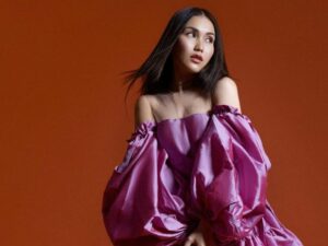 Cekricek.id - Sosok penyanyi dangdut Ayu Ting Ting dengan tegas memberikan jawaban jika diberi uang bulanan berkisar 50 juta