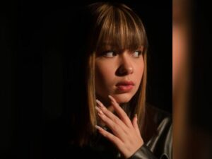 Cekricek.id - Penampilan baru dari seorang Rebecca Klopper justru hampir tidak dikenali oleh netizen. Intip penampilannya yang makin cantik