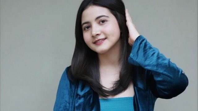 Cekricek.id - Artis sekaligus juga selebgram cantik Bulan Sutena selalu dipuji dikarenakan penampilannya yang begitu natural, intip potret cantiknya