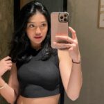 Cekricek.id - Banyak dari netizen yang kali ini memberikan pujian berkait untuk penampilan Chika Chandrika saat pamer perut rata