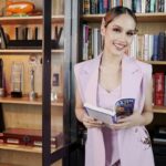 Cekricek.id - Tidak mengherankan mengapa Cinta Laura dikenal sebagai sosok artis pintar dan jenius, baginya membaca kegiatan menyenangkan
