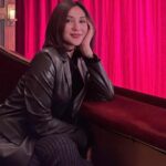 Cekricek.id - Sosok transgender cantik Dena Rachman selalu dipuji karena tampak elegan. Intip 4 stylenya yang amat cantik