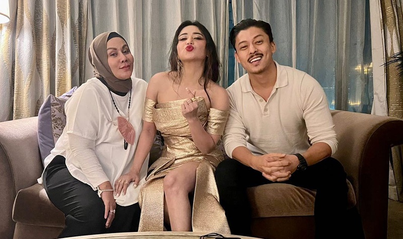Janda Semakin di Depan, Cantiknya Dewi Perssik Pakai Dress Gold, Bodinya Bak Gitar Spanyol