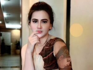 ekricek.id - Menariknya Dianna Dee Starlight tak pernah absen untuk mengucapkan selamat ultah untuk para mantannya, posenya bikin gak fokus