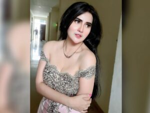 Cekricek.id - Banyak dari netizen mengutarakan kekhawatirannya terkait dengan gaun yang dikenakan oleh Dianna Dee Starlight, takut melorot