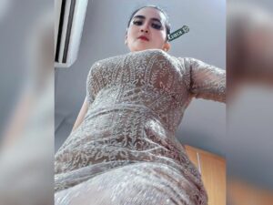Cekricek.id - Artis cantik Dianna Dee Starlight dianggap netizen memberikan pemandangan yang begitu indah, dengan pose dari awah bawah
