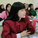Cekricek.id - Netizen benar-benar salut melihat Dinar Candy yang dianggap benar tahu menempatkan diri dan situasi, tertutup saat hadiri kuliah