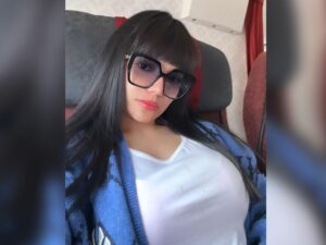 Cekricek.id - Dari segi penampilan Dinar Candy rupanya dipuji banyak netizen, karena semakin seksi pamer tubuh bagian depannya