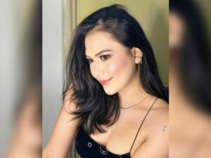Cekricek.id - Dari segi kecantikan paras Dinda Syarif dipuji begitu sempurna. Padahal ketika itu ia hanya mengenakan sebuah tanktop