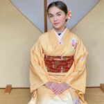 Cekricek.id - Elina Joerg memamerkan fotonya saat mengenakan kimono sebuah pakaian khas tradisional Jepang, dipuji dewasa dan anggun