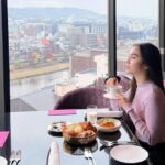 Cekricek.id - Artis cantik Elina Joerg mengunggah sejumlah fotonya yang begitu menawan. Ketika menikmati sarapan mewah di Jepanga