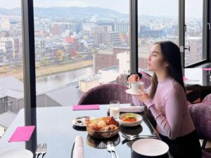 Cekricek.id - Artis cantik Elina Joerg mengunggah sejumlah fotonya yang begitu menawan. Ketika menikmati sarapan mewah di Jepanga