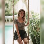 Cekricek.id - Wajah cantik Ersya Aurelia dipuji terlalu offside oleh netizen. Karena tampak begitu cantik saat hanya duduk di sebuah ayunan