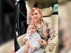 Cekricek.id - Mantan istri Aming, Evelyn Nada Anjani ternyata pernah menjadi seorang wanita malam di Jepang, selain jadi supir truk dan lainnya