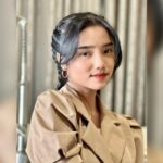 Cekricek.id - Artis cantik Fuji digombali habis-habisan oleh netizen. Terutama saat berpernampilan mengenakan baju yang mirip ala anak Pramuka.