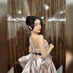 Cekricek.id - Ketika mengenakan sebuah gaun dengan bentuk mengembang, Fuji benar-benar memanen banyak pujian, diingatkan jangan oplas