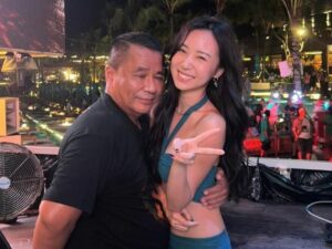Cekricek.id - Hanya demi bisa bertemu Hotman Paris secara langsung seorang wanita cantik yang juga dokter rela terbang langsung menenuinya