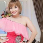 Cekricek.id - Netizen dibuat terkesima melihat penampilan daripada Irma Darmawangsa, terlihat makin bening dan mirip bule
