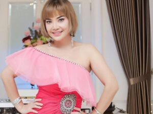 Cekricek.id - Netizen dibuat terkesima melihat penampilan daripada Irma Darmawangsa, terlihat makin bening dan mirip bule