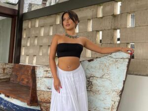 Cekricek.id - Jennifer Coppen dipuji semakin wow banget oleh netizen. Apalagi ketika hanya mengenakan crop top serta pusar ditindik.