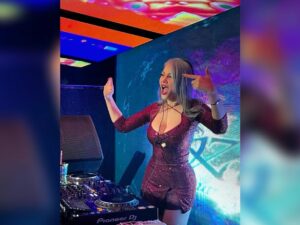 Cekricek.id - Bentuk tubuh dari DJ Katty Butterfly selalu disorot netizen, makin langsing dan cocok untuk memakai pakaian apa saja